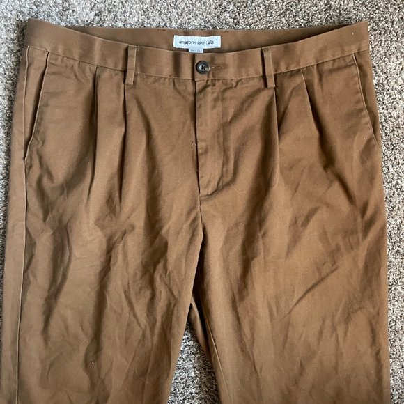 Amazon Essentials Men's Classic-Fit Wrinkle-Resistant Pleated Chino Pant 38Wx32L - Picture 2 of 11